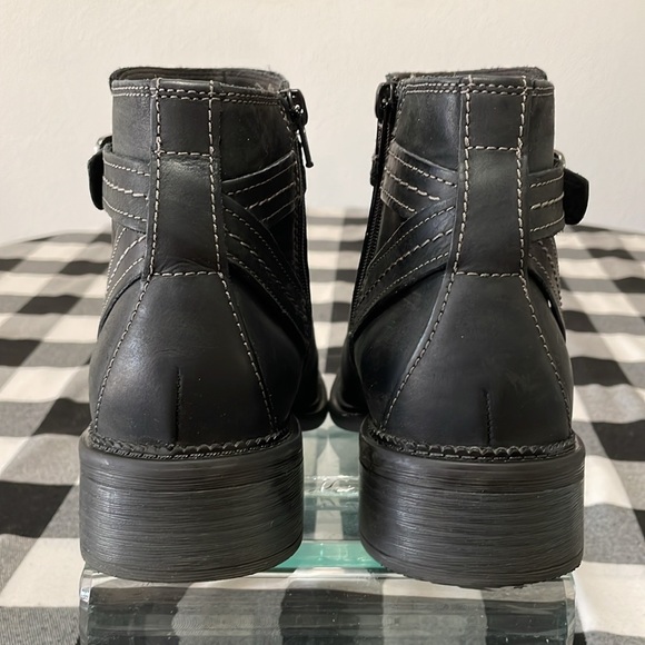Clarks Women's Maye Black Nubuck Leather Ankle Strap Boot Booties Size 9.5 - Picture 5 of 12